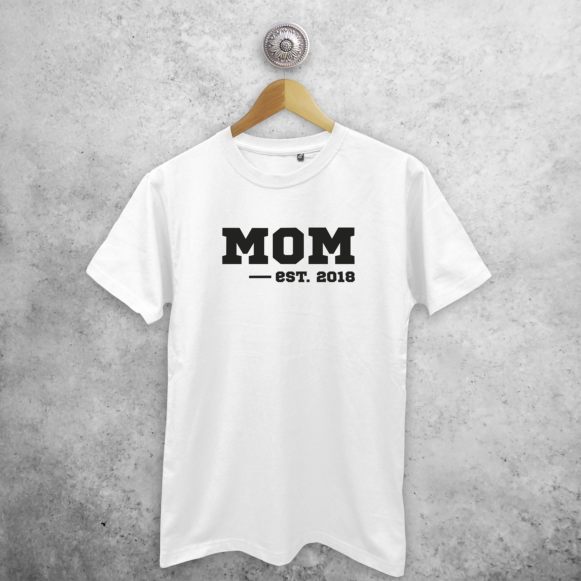 'Mom' adult shirt