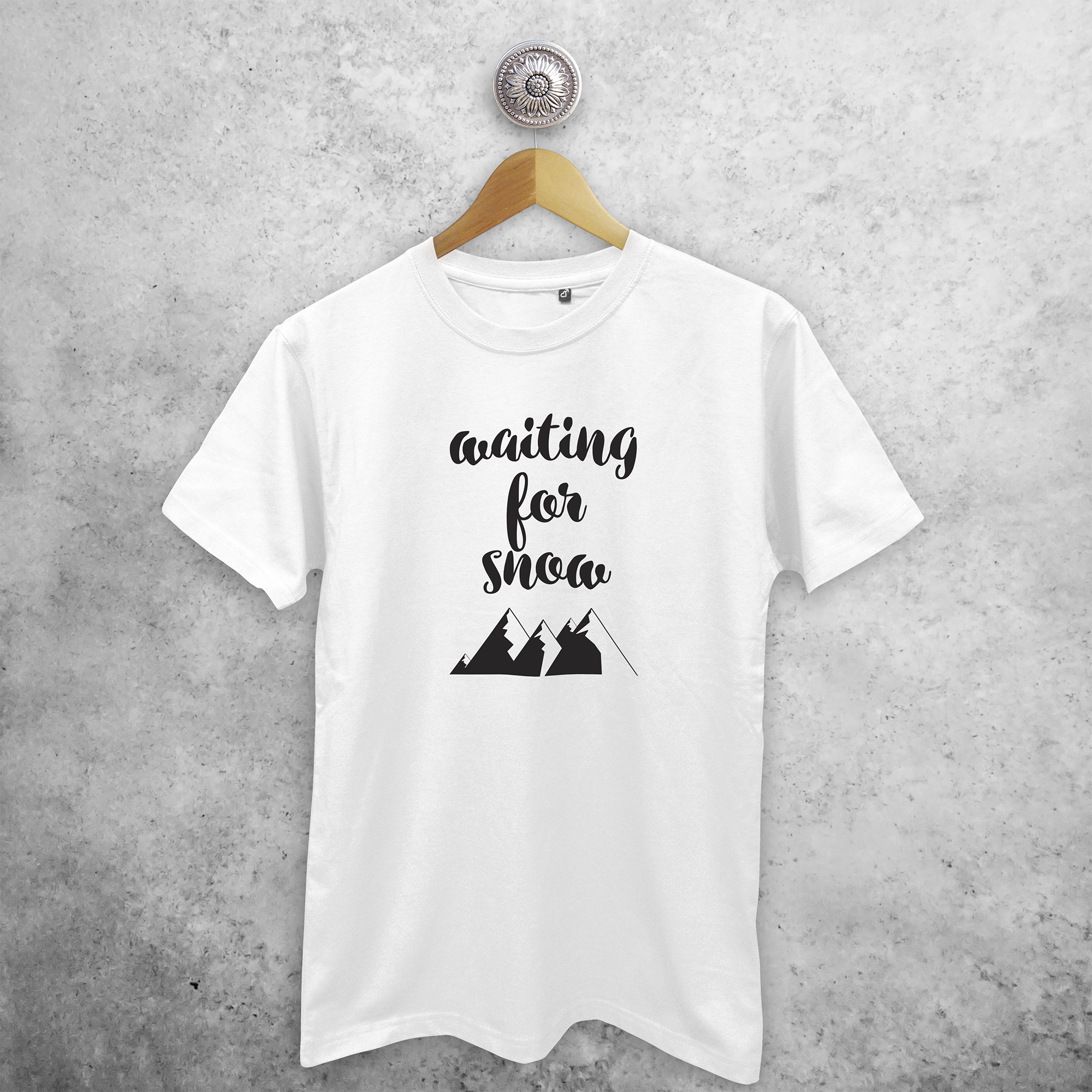 Adult shirt with short sleeves, with ‘Waiting for snow’ print by KMLeon.