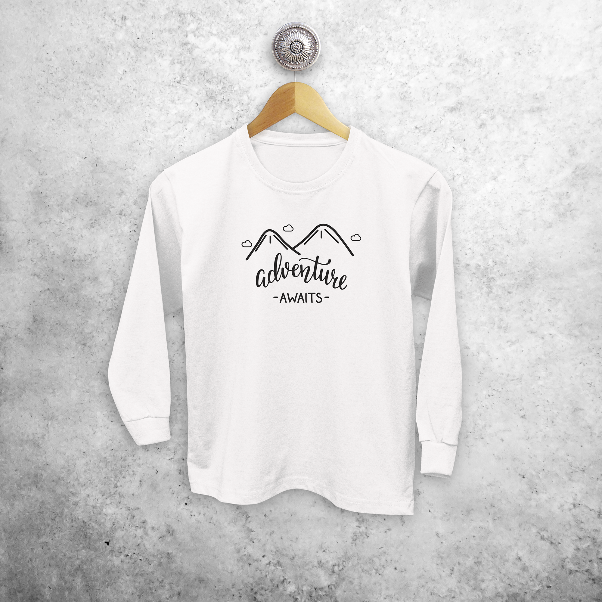 'Adventure awaits' kids longsleeve shirt