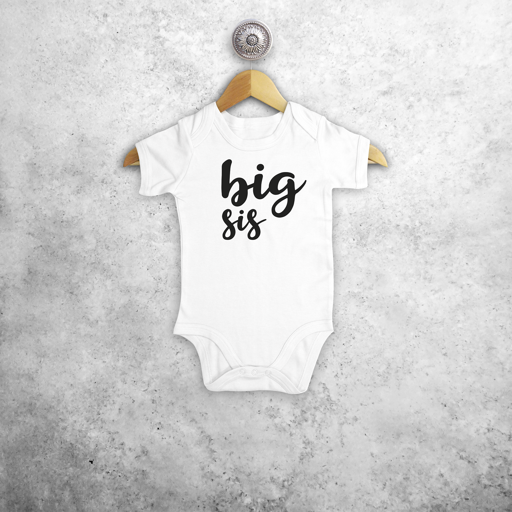 'Big sis' baby shortsleeve bodysuit